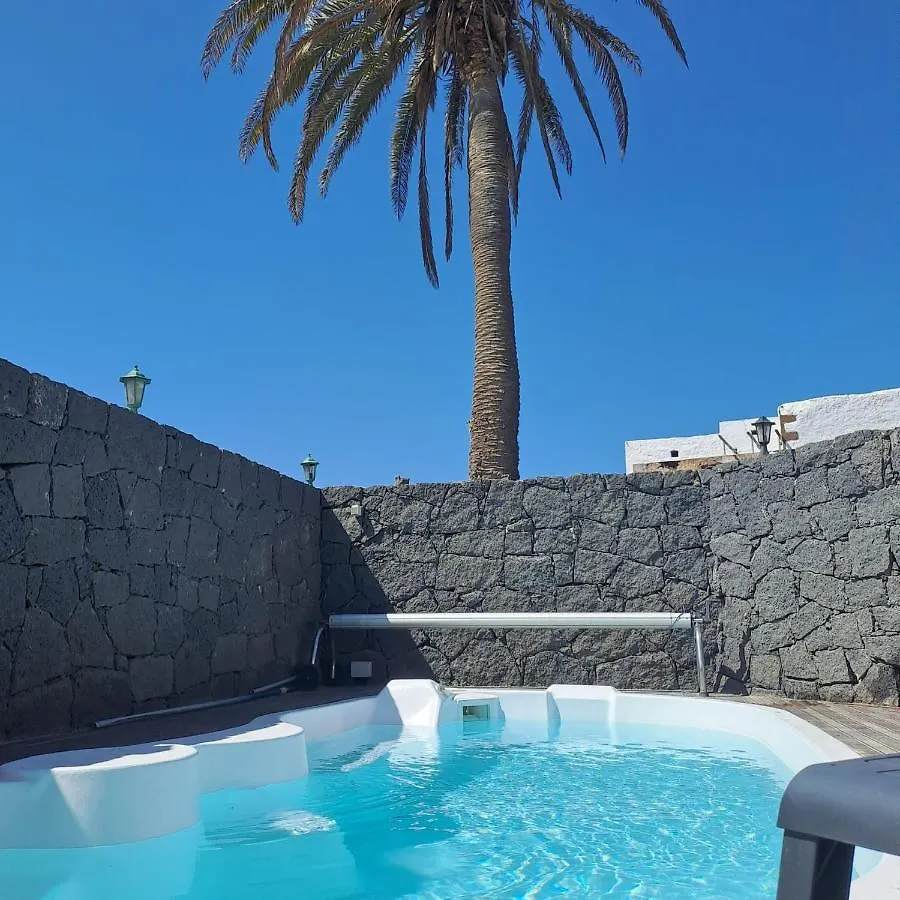 Casona La Orilla 1908 Tias Bed & Breakfast
