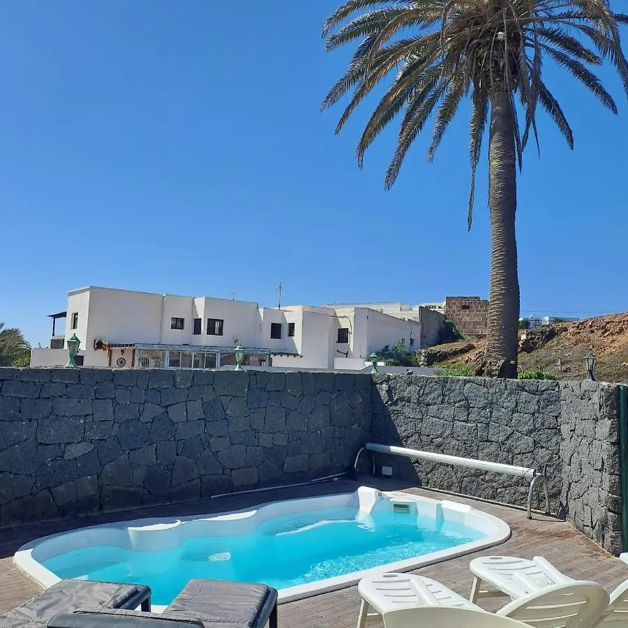 Casona La Orilla 1908 Tias Bed & Breakfast